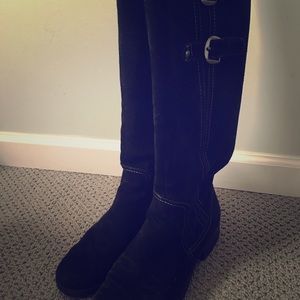 Aerosoles black suede expandable calf boots